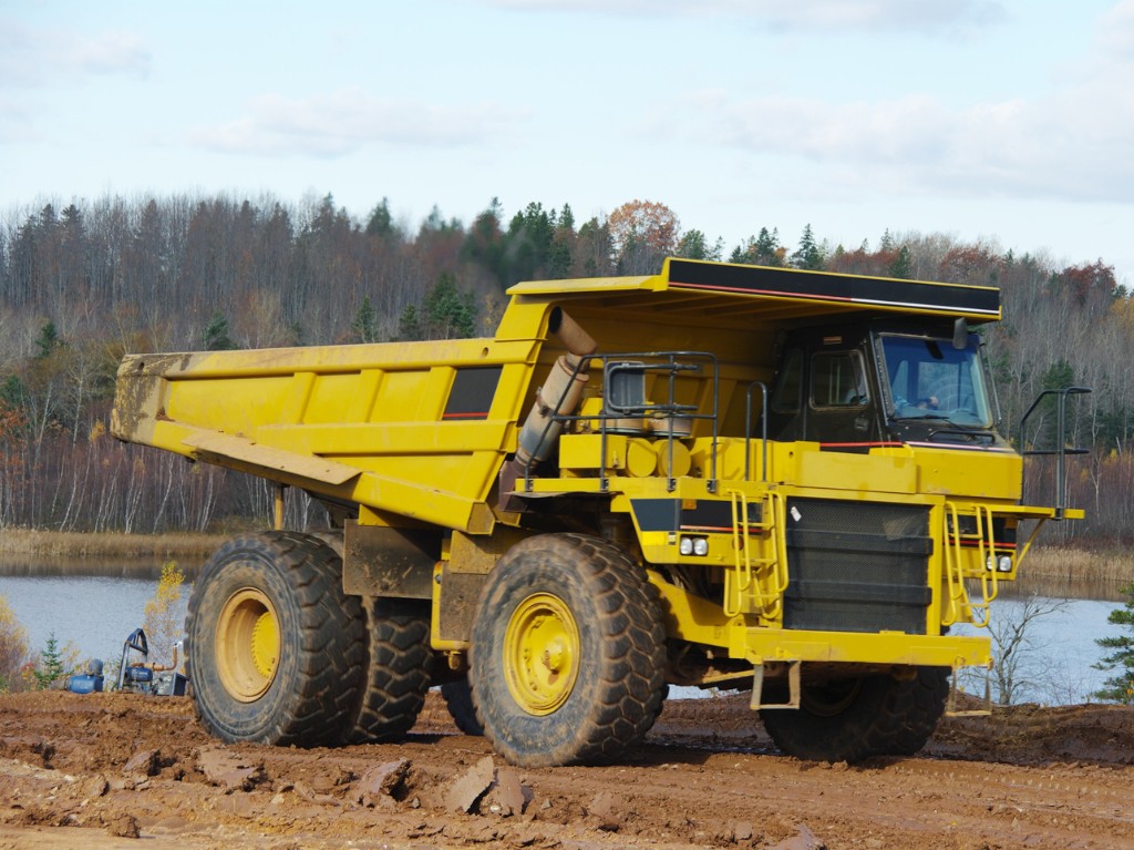 quad axle dump trucks